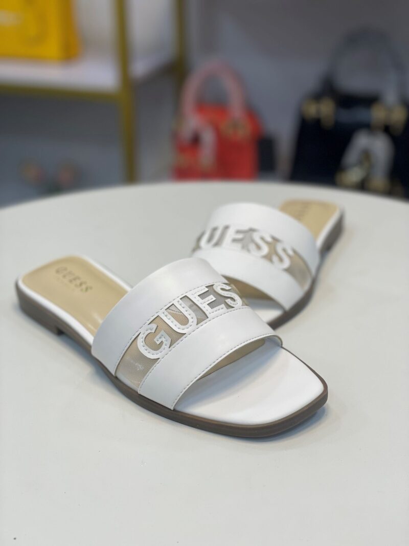 GUESS WHITE INSCRIBED SLIPPERS