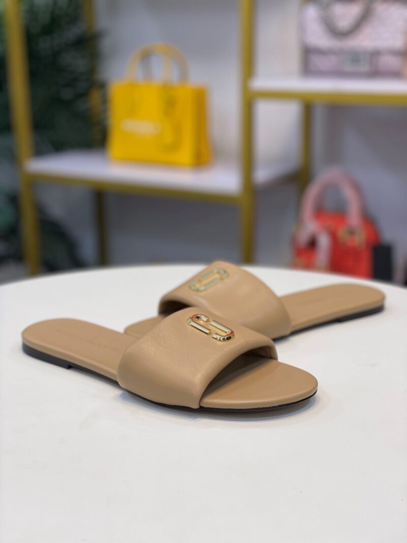 MARC JACOBS BEIGE FLATS