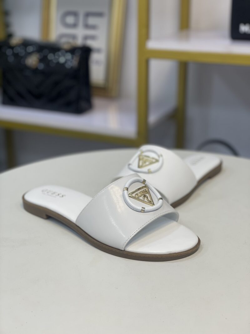 GUESS WHITE CIRCLE LOGO FLATS