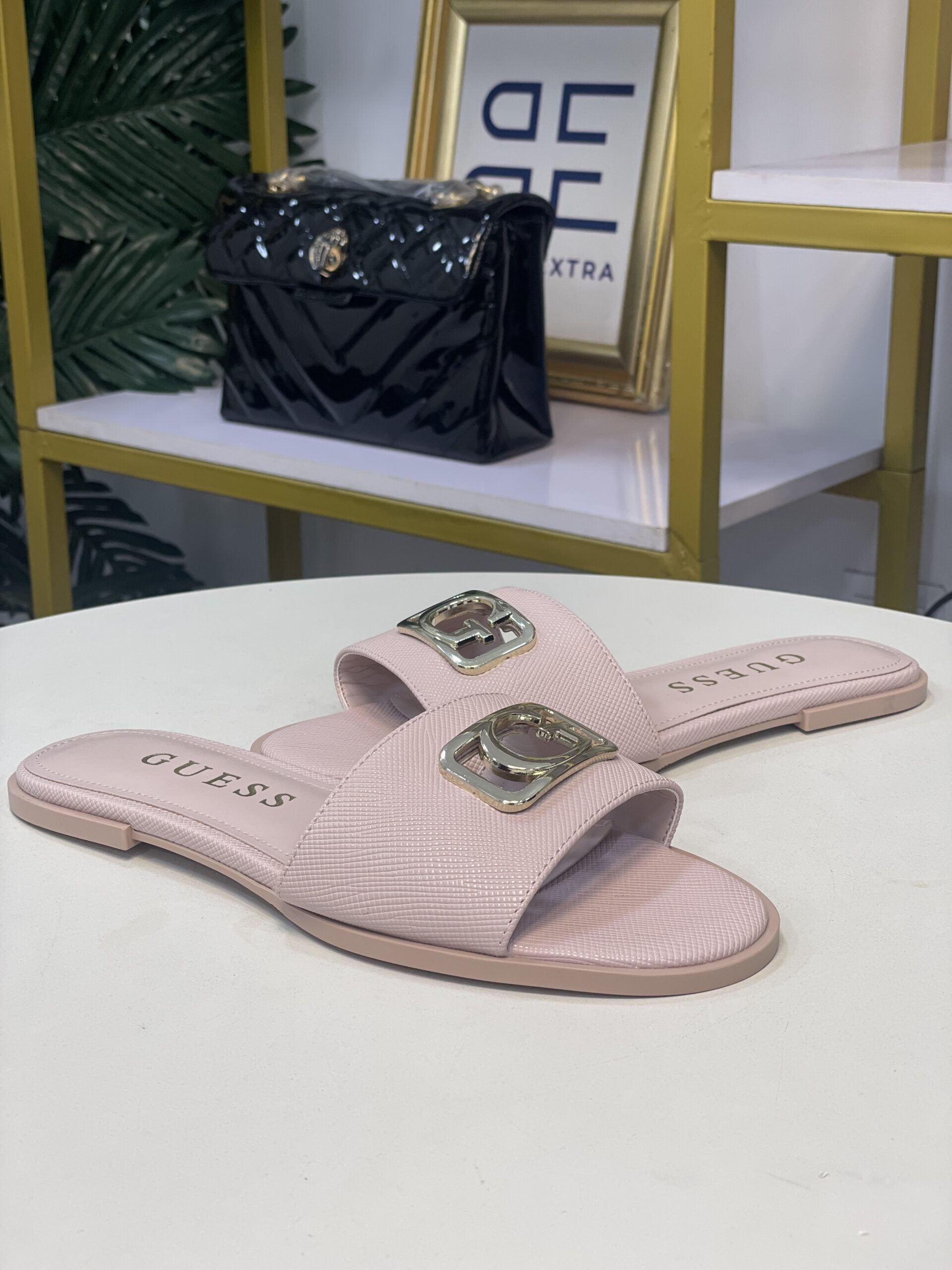 GUESS SQUARE LOGO PINK FLATS