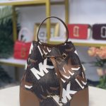 MICHAEL KORS BUCKET BAG